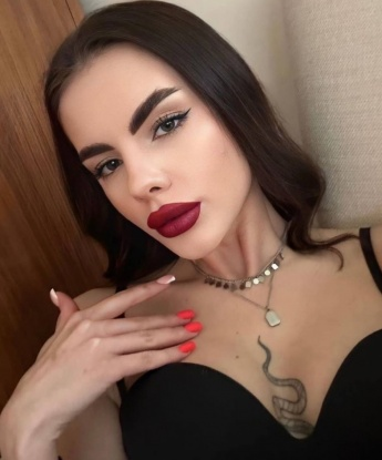 Виктория, 22